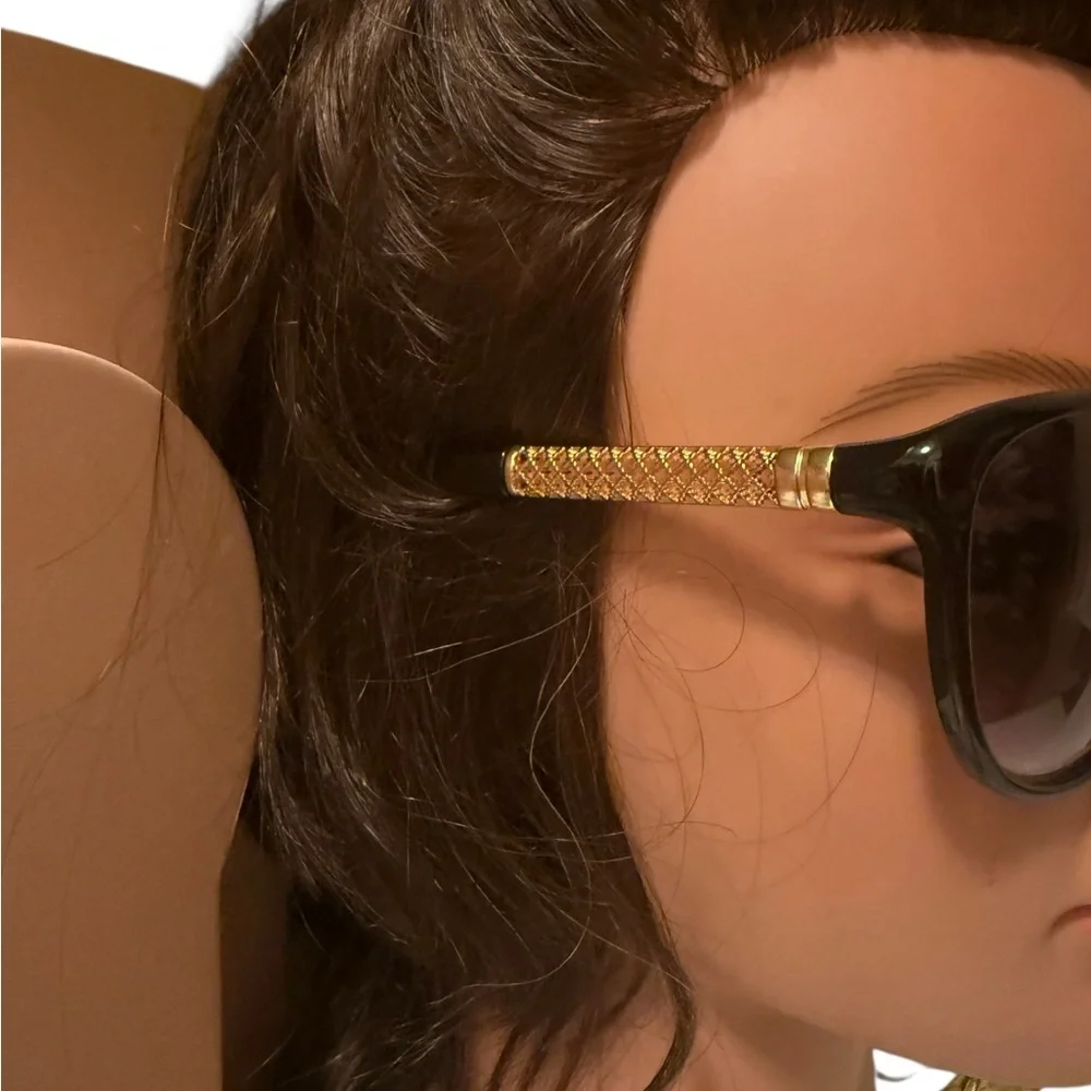 PIRANHA Chic Black Sunglasses with gorgeous gold Temple_2